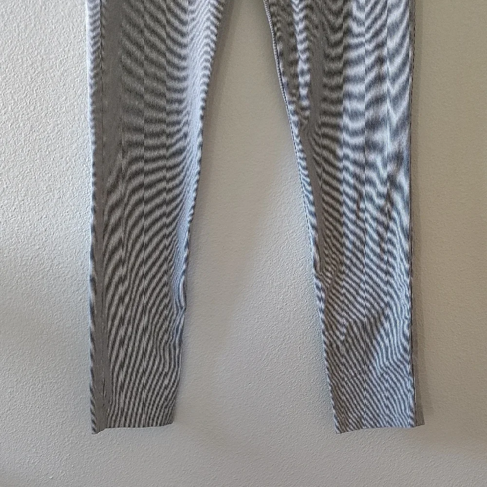 Calcin Klein Women's Classic Pinstripe Business Casual Pant Size 2